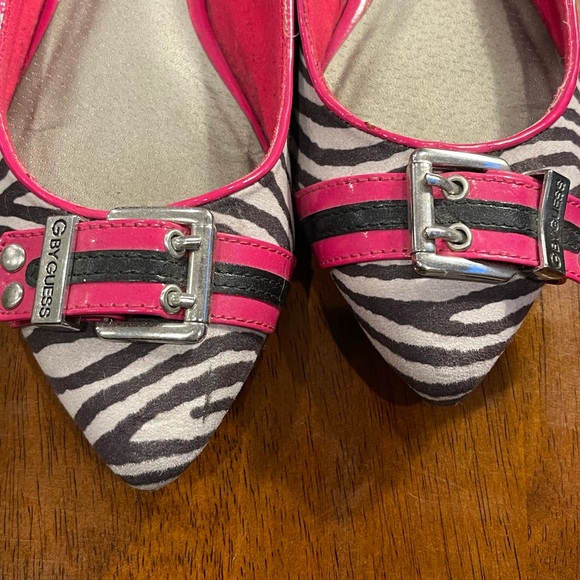 NWOT Guess Zebra Print Flats in 8 - Picture 2 of 6
